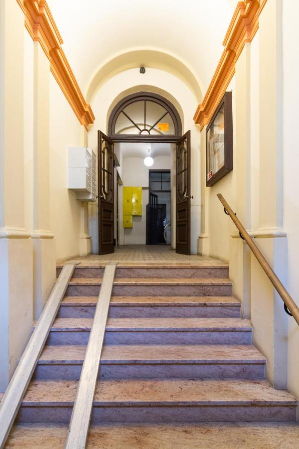 Lilly Apartment Main Train Station Old Town By The Castle Suites 크라쿠프 외부 사진